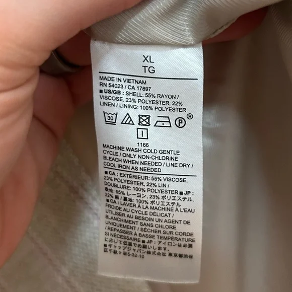 Banana Republic Light Tan Linen
Sleeveless Vest w/ Pinstripes - XL - Picture 5 of 6